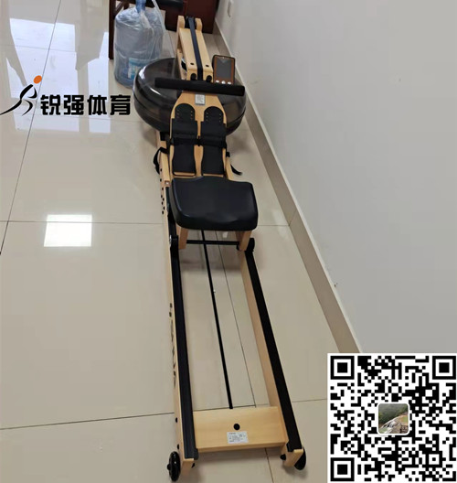 淄博某小區(qū)業(yè)主在熊猫体育官方网站體育選購的劃船機