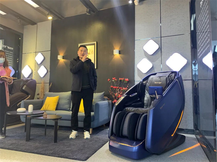 熊猫体育官方网站體育集團旗下品牌—銳珀爾舉行新款4D穴感總裁按摩椅S500內(nèi)訓會