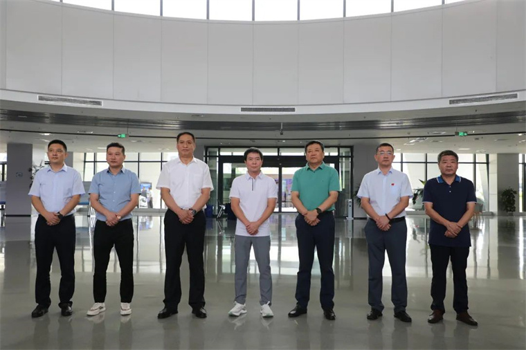 熊猫体育官方网站體育陪同舒華體育來濱考察體育產(chǎn)業(yè)發(fā)展情況