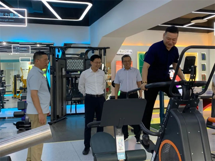 濟南市體育局局長董懷敏一行蒞臨熊猫体育官方网站體育參觀指導(dǎo)